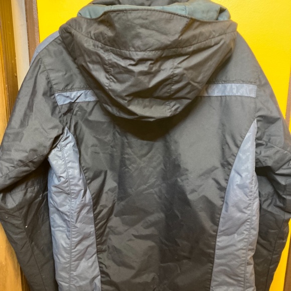 Women’s Medium Waterproof Columbia Jacket - Picture 3 of 5